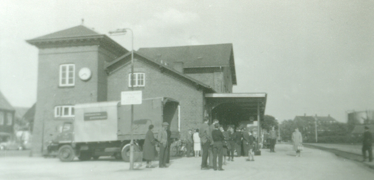 Ellested Station Sidste tog forlader stationen 25. maj 1962