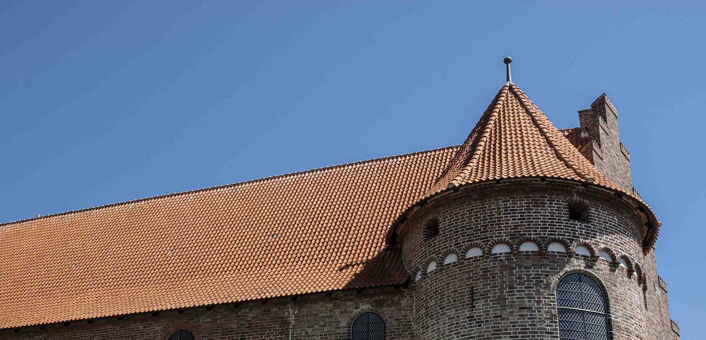 Nyborg Slot i solskinsvejr