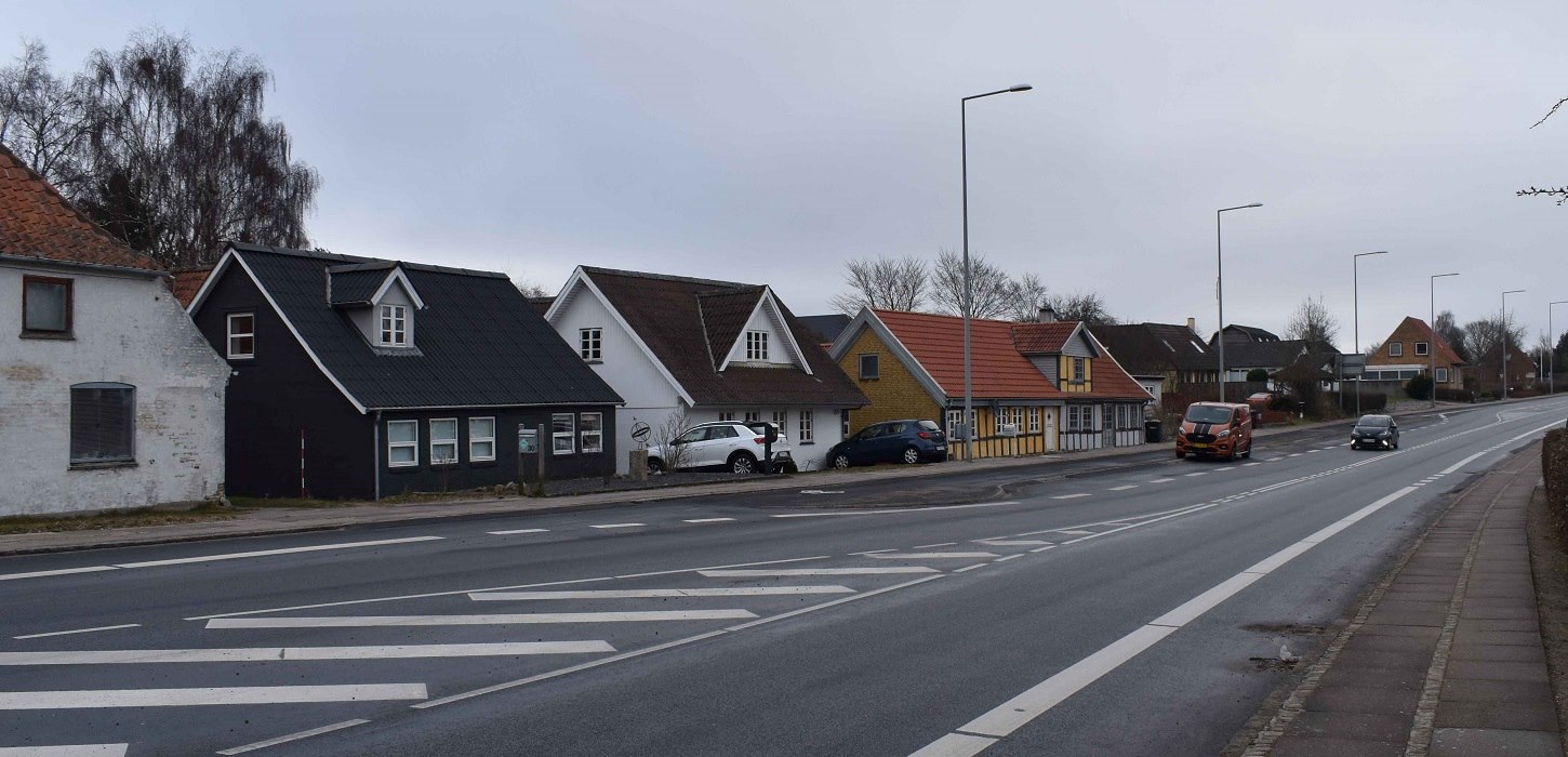 Ullerslevs placering langs landevejen sætter stadig den dag i dag præg på byen