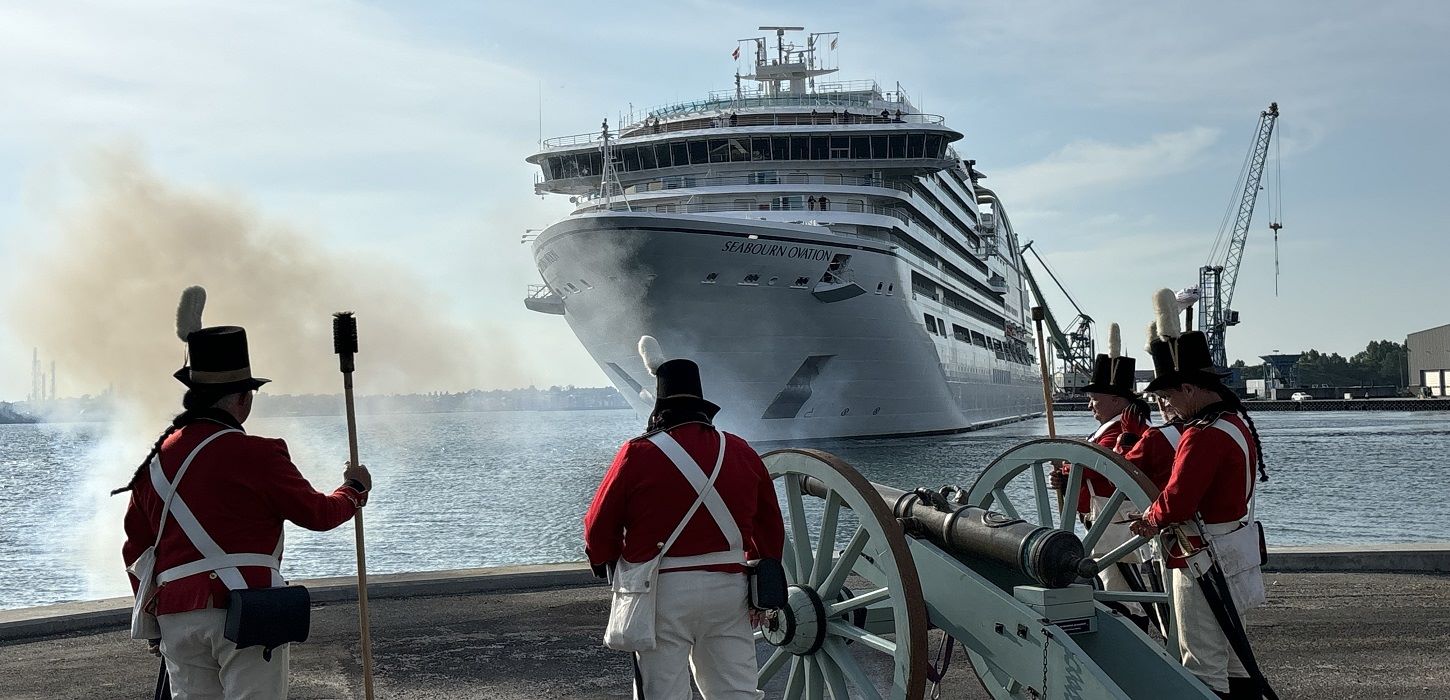 Nyborg Saluteringslaug skyder krudt af til krydstogtgæster 