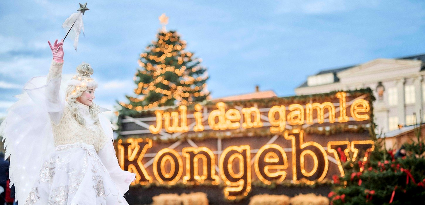 Englen spreder elegant julemagi over julemarkedet på Nyborg Torv