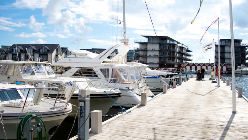 Bro og både i Nyborg Marina
